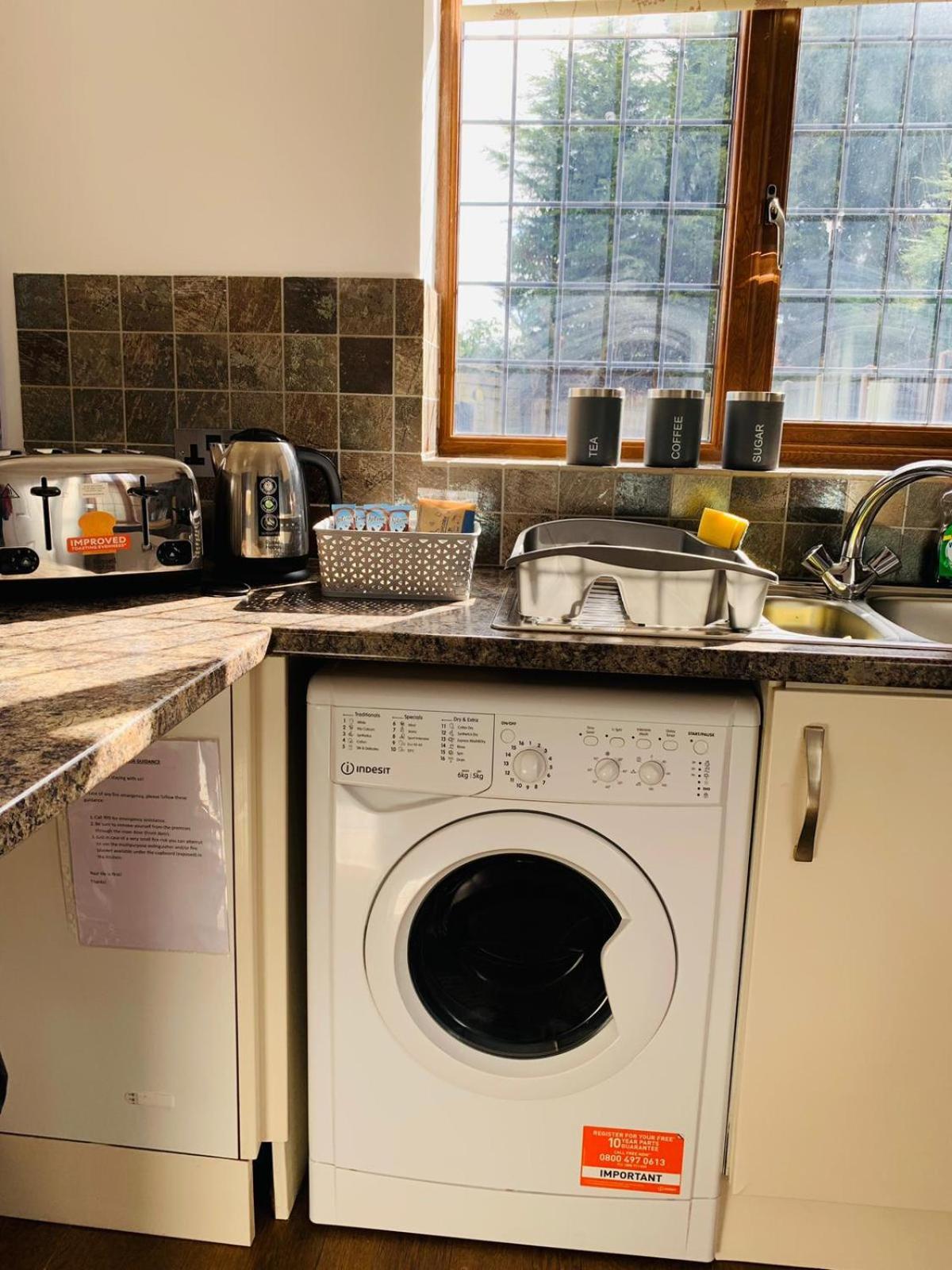 3Br House Ossett-Wakefield, Free Parking 3 Cars Wi Fi Long Stays Exterior photo